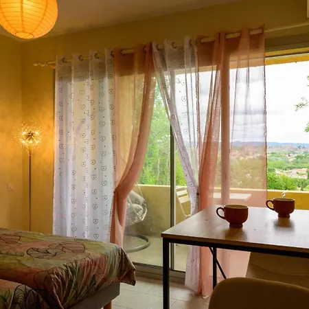 Valentina -inn With Apartamento
